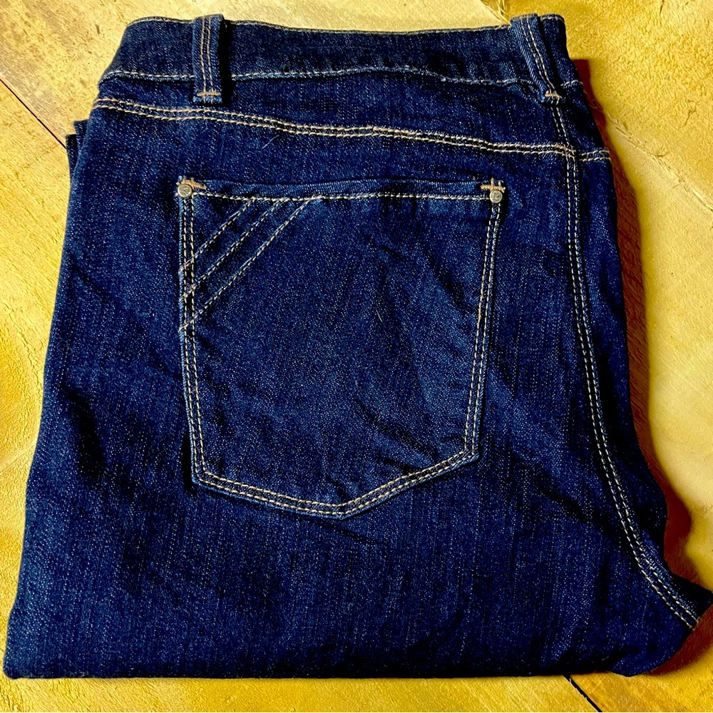 WhiteHouse BlackMarket size 8R Skinny Flare